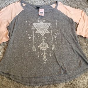NWT Torrid raglan 3/4 sleeve graphic tee. Size 1
